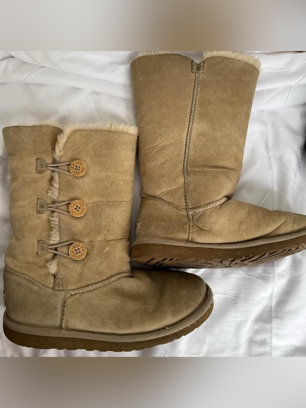 UGG Australia Bailey Button Triplet Chestnut Boots Size 6